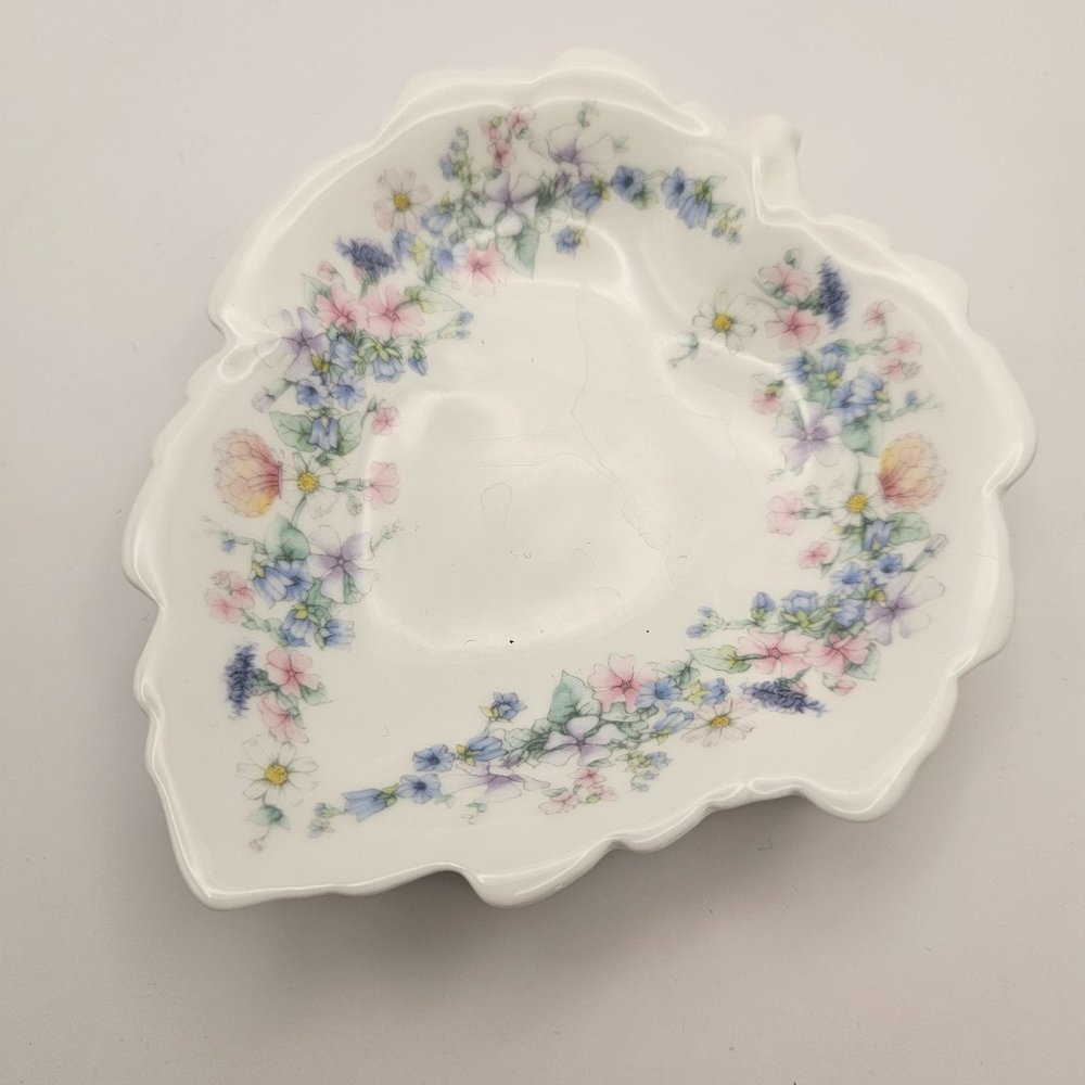 Wedgewood Angela soap dish